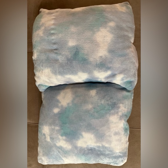 The Big One Printed Plush 2-pack Accent Throw Pillow Set Blue Marble Tie Dye 16” - Picture 2 of 15